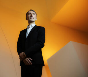 <p><strong>Johann Sebastian Bach</strong> (1685-1750)<br />
Choral &laquo; Erbarm&rsquo; dich mein, o Herre Gott &raquo;, BWV 721 – 6&prime;</p>
<p><strong>Olivier Messiaen </strong>(1908 &ndash; 1992)<br />
<em>Livre d&rsquo;orgue</em> – 8&prime;<br />
3. Les mains de l&rsquo;ab&icirc;me</p>
<p><strong>Johann Sebastian Bach </strong>(1685-1750)</p>
<p>Choral &laquo; Aus tiefer Not schrei ich zu dir &raquo;, BWV 686 – 7&prime;</p>
<p><strong>Jean-Louis Florentz </strong>(1947-2004)</p>
<p><em>Laudes – </em>9&prime;<br />
5. Pleurs de la Vierge<br />
6. Rempart de la Croix</p>
<p><strong>Marcel Dupr&eacute;</strong> (1886-1971)<br />
<em>Le Chemin de la Croix,</em> op. 29 – 5&prime;<br />
8.J&eacute;sus console les filles d&rsquo;Isra&euml;l qui le suivent</p>
<p><strong>Johann Sebastian Bach</strong> (1685-1750)</p>
<p>Choral partita &laquo; Sei gegr&uuml;sset, Jesu g&uuml;tig &raquo;, BWV 768 – 20&prime;</p>
<p><strong>Marcel Dupr&eacute; </strong>(1886-1971)</p>
<p><em>Le Chemin de la Croix,</em> op. 29 – 8&prime;<br />
14. J&eacute;sus est mis dans le s&eacute;pulcre</p>
