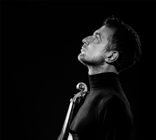 <p><strong>Johannes Brahms </strong>(1833-1897)<br />
<em>Étude n° 5 pour la main gauche d’après la</em> <em>Chaconne de Bach (BWV 1004)</em> — 17&prime;</p>
<p><strong>Niccolò Paganini </strong>(1782-1840)<br />
<em>Caprices pour violon seul,</em> op. 1 — 20&prime;<br />
Caprice n° 4 en ut mineur<br />
Caprice n° 5 en la mineur<br />
Caprice n° 6 en sol mineur<br />
Caprice n° 9 en mi majeur<br />
Caprice n° 24 en la mineur</p>
<p><strong>Robert Schumann</strong> (1810-1856)<br />
<em>Études d&rsquo;après les Caprices de Paganini</em> — 20&prime;<br />
Étude n° 1, op. 3 (d’après le Caprice n° 5)<br />
Étude n° 2, op. 10 (d&rsquo;après le Caprice n° 6)<br />
Étude n° 2, op. 3 (d&rsquo;après le Caprice n° 9)<br />
Étude n° 4, op. 3 (d&rsquo;après le Caprice n° 13)<br />
Étude n° 5, op. 3 (d&rsquo;après le Caprice n° 19)<br />
Étude n° 3, op. 10 (d&rsquo;après le Caprice n° 10)</p>
<p><strong>Franz Liszt </strong>(1811-1886) — 20&prime;<br />
<em>Grandes études de Paganini</em>, S.141<br />
Étude n° 1 (d’après les Caprices n° 5 et 6)<br />
Étude n° 2 (d’après le Caprice n° 17)<br />
Étude n° 4 (d’après le Caprice n° 1)<br />
Étude n° 5 (d’après le Caprice n° 9)<br />
Étude n° 6 (d’après le Caprice n° 24)</p>
<p>***<strong> </strong></p>
<p><strong>Johann Sebastian Bach</strong> (1685-1750)<br />
<em>Partita pour violon nº 2 en ré mineur,</em> BWV 1004 — 15&prime;</p>
<ol start="5">
<li>Chaconne</li>
</ol>
<p><strong>Georges Enesco </strong>(1881-1955)<br />
<em>Sonate pour violon et piano n° 3,</em> op. 25 — 25&prime;</p>
